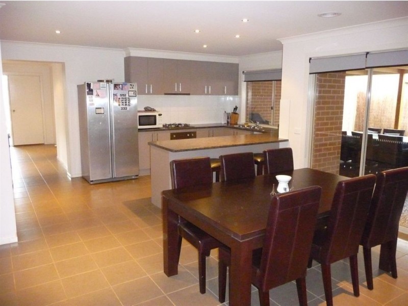 101 McNeilly Road, Drouin VIC 3818