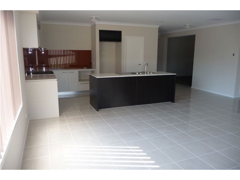 18 Mineral Court, Drouin VIC 3818