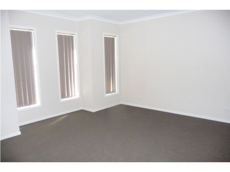 18 Mineral Court, Drouin VIC 3818