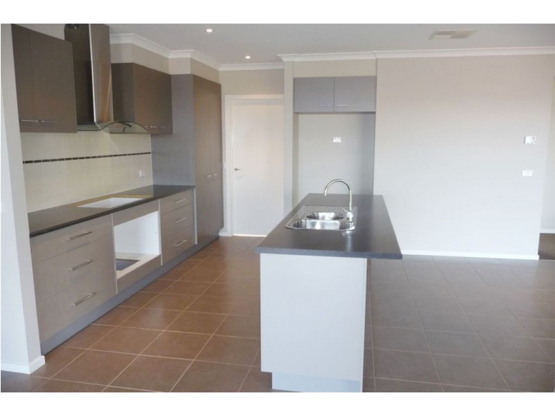 3 Kensington Square, Drouin VIC 3818