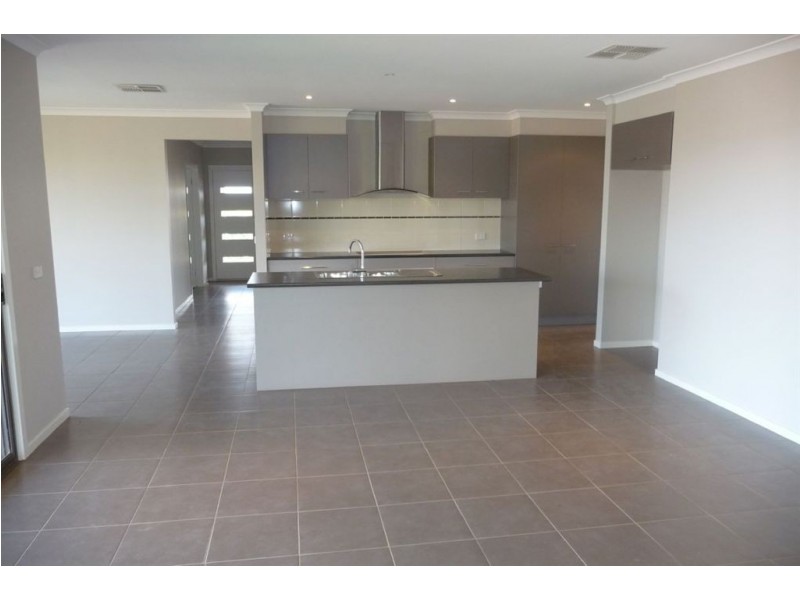 3 Kensington Square, Drouin VIC 3818