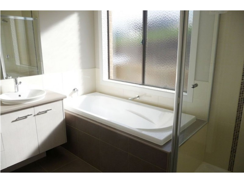 3 Kensington Square, Drouin VIC 3818