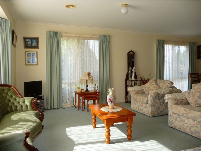 36 Outlook Drive, Drouin VIC 3818