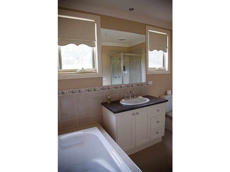 10 Crystal Court, Drouin VIC 3818