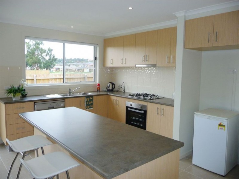 33 Chaucer Way, Drouin VIC 3818