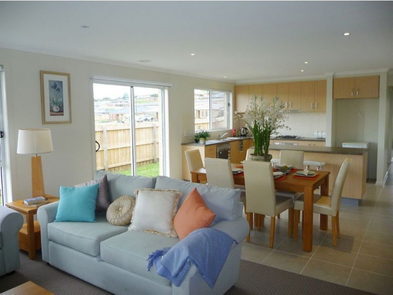 33 Chaucer Way, Drouin VIC 3818