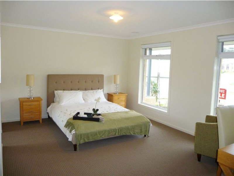 33 Chaucer Way, Drouin VIC 3818