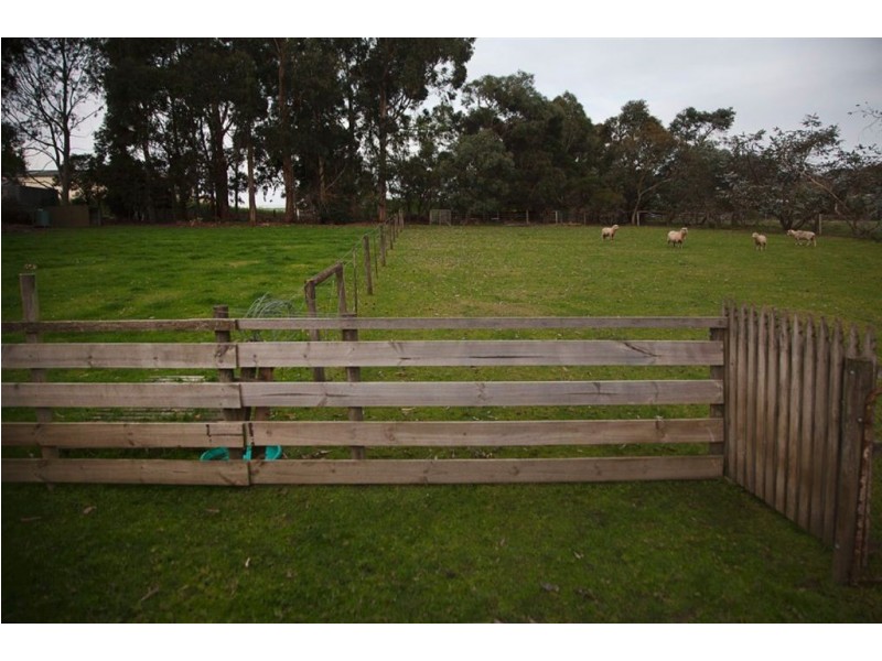 26 Main Neerim Road, Drouin VIC 3818