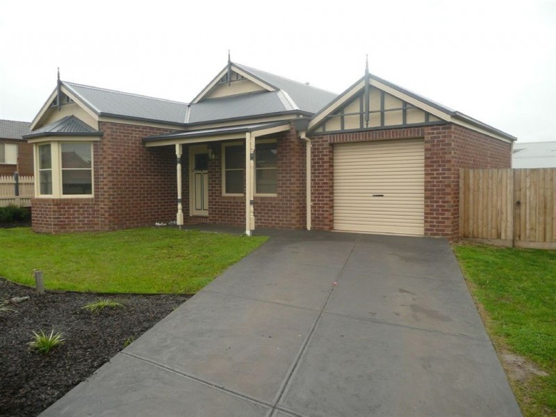 77 Cook Street, Drouin VIC 3818