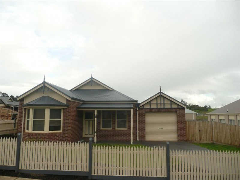 77 Cook Street, Drouin VIC 3818