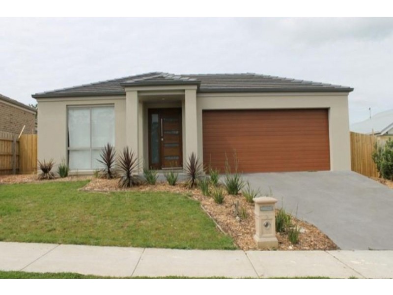 8 Richie Court, Drouin VIC 3818