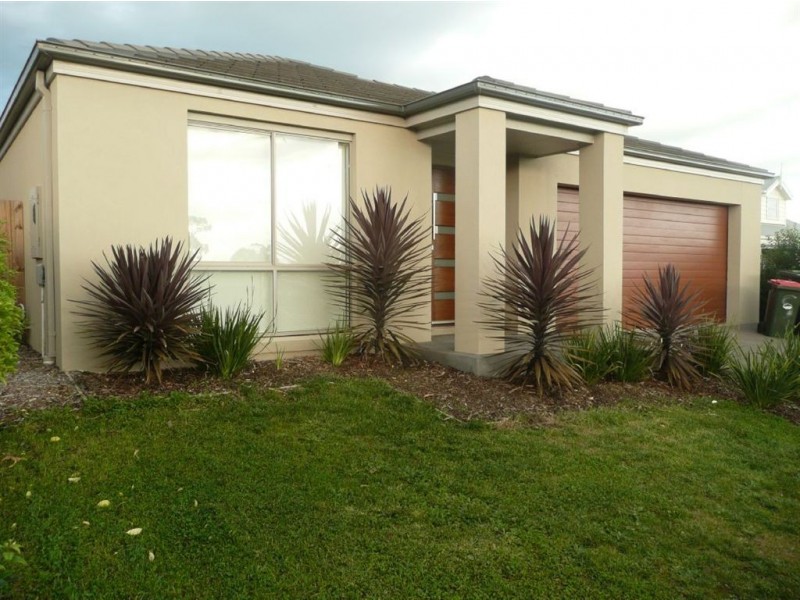 8 Richie Court, Drouin VIC 3818