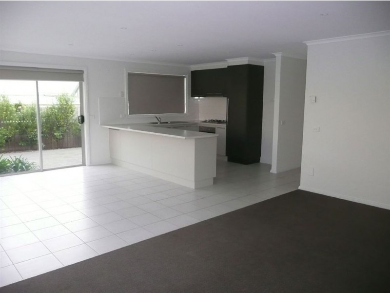 8 Richie Court, Drouin VIC 3818