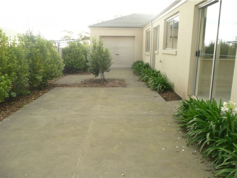 8 Richie Court, Drouin VIC 3818