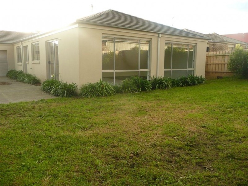 8 Richie Court, Drouin VIC 3818