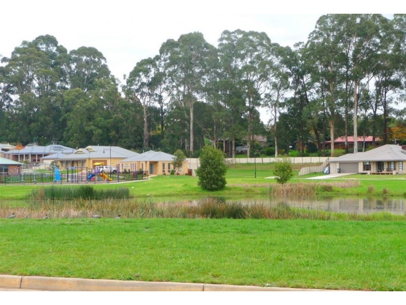 26 Waterside Drive, Drouin VIC 3818