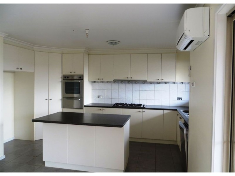 4 Shae Crescent, Drouin VIC 3818