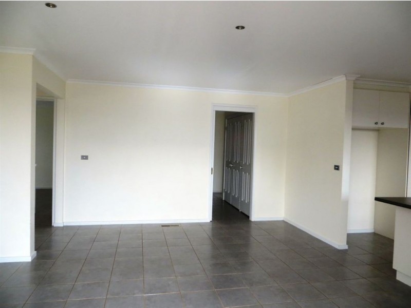 4 Shae Crescent, Drouin VIC 3818