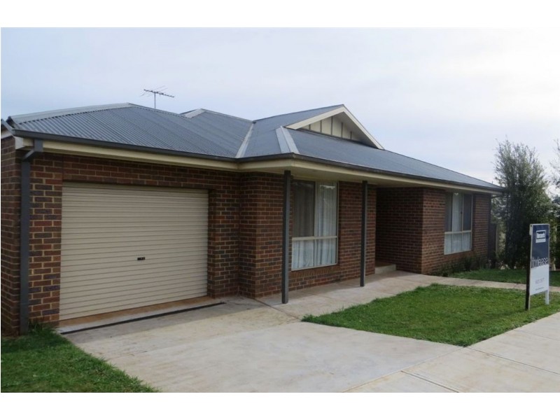 4 Shae Crescent, Drouin VIC 3818