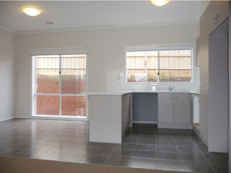 22 Shae Crescent, Drouin VIC 3818
