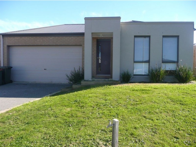 11 Sutherland Way, Drouin VIC 3818