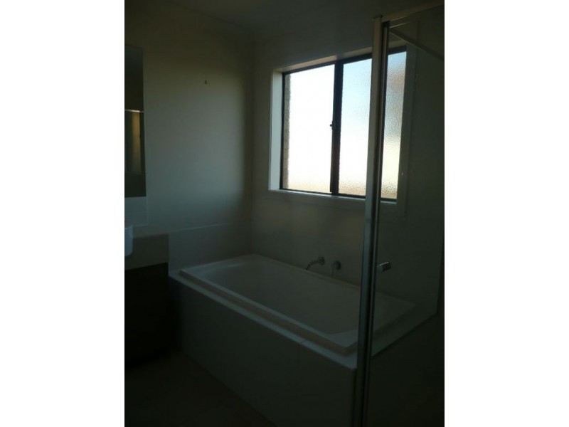 11 Sutherland Way, Drouin VIC 3818