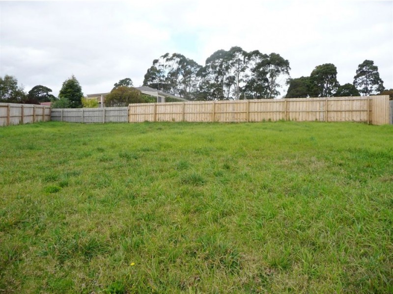 6 Buritta Court, Drouin VIC 3818