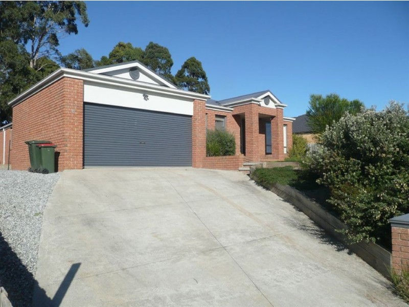 6 Claudia Crescent, Drouin VIC 3818
