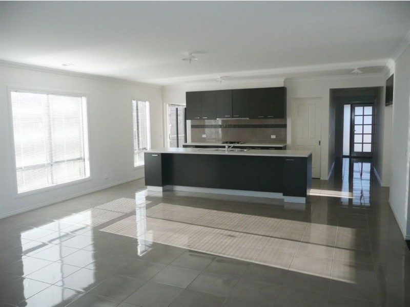 4 Jane Court, Drouin VIC 3818