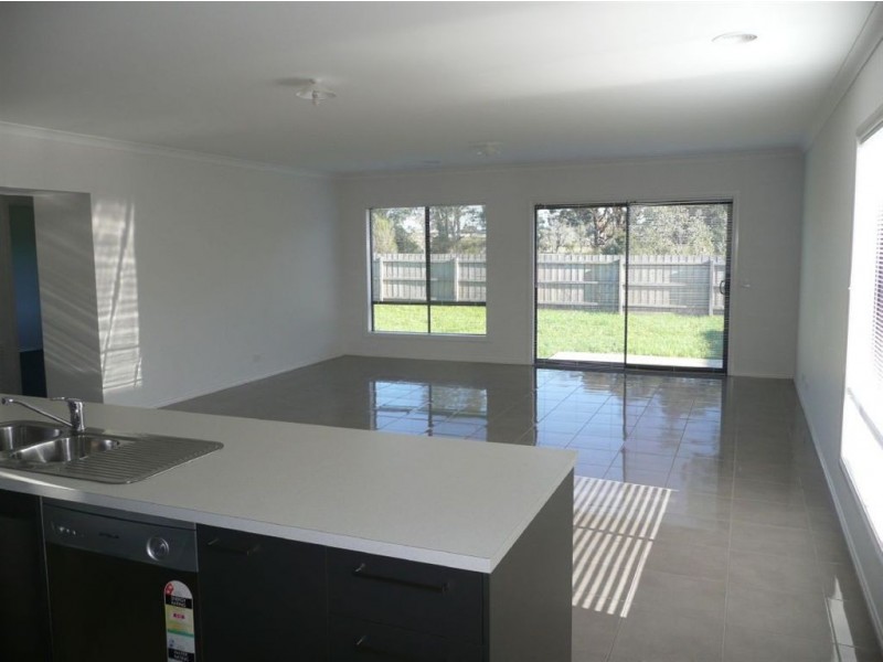 4 Jane Court, Drouin VIC 3818