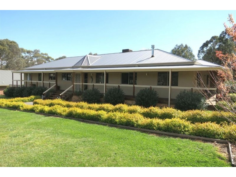 8 Hague Court, Drouin VIC 3818