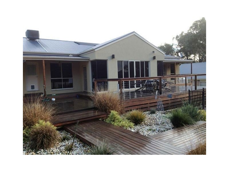 8 Hague Court, Drouin VIC 3818