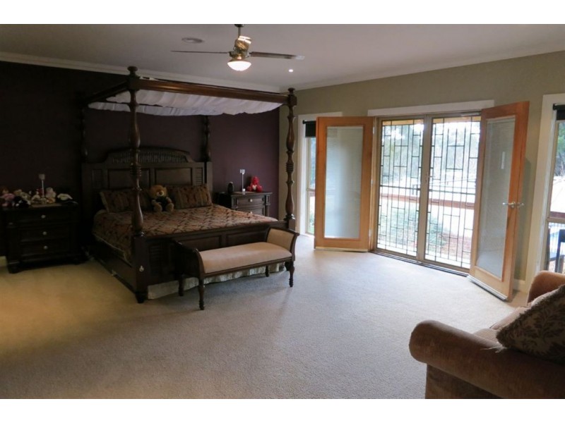 8 Hague Court, Drouin VIC 3818