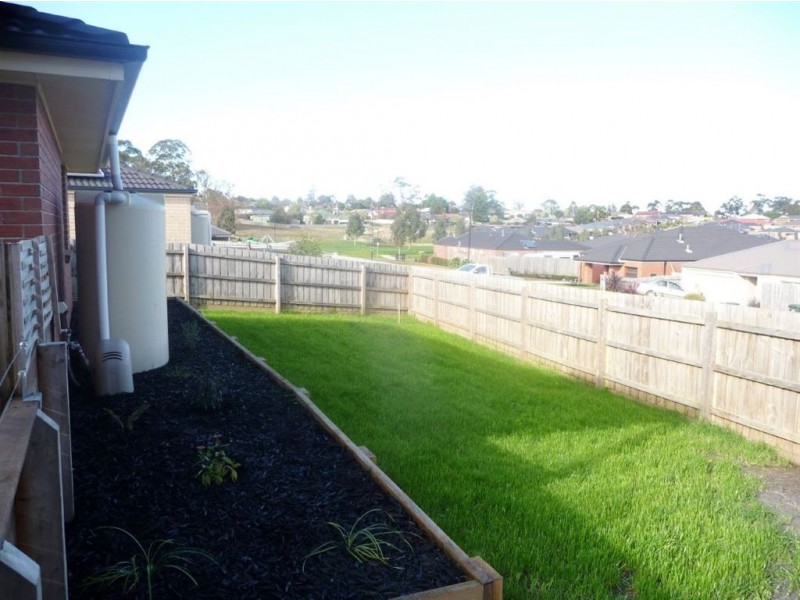 12 Palm Square, Drouin VIC 3818