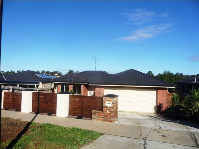12 Palm Square, Drouin VIC 3818