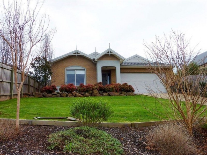 19 Carbine Court, Drouin VIC 3818