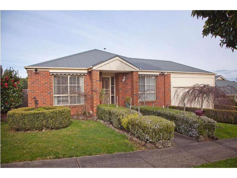 8 Davey Drive, Drouin VIC 3818