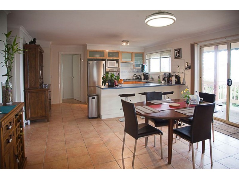 8 Davey Drive, Drouin VIC 3818