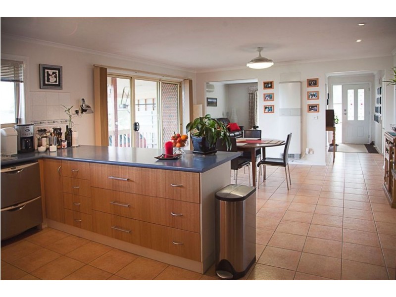 8 Davey Drive, Drouin VIC 3818