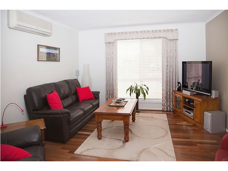 8 Davey Drive, Drouin VIC 3818