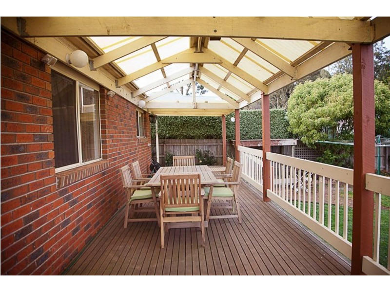 8 Davey Drive, Drouin VIC 3818