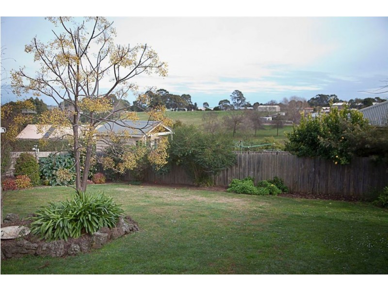 8 Davey Drive, Drouin VIC 3818