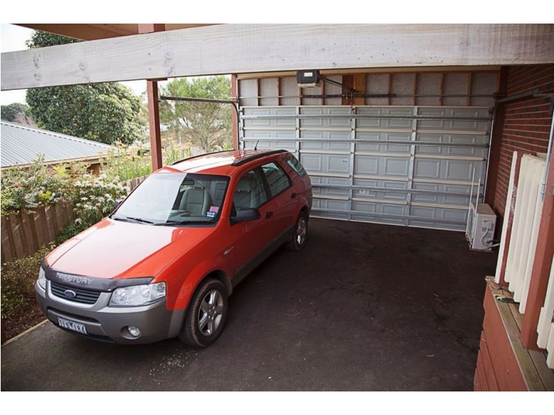 8 Davey Drive, Drouin VIC 3818