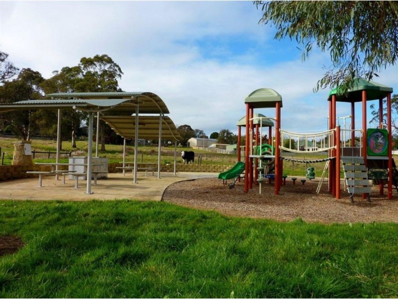 23 Rivendale Crescent, Drouin VIC 3818