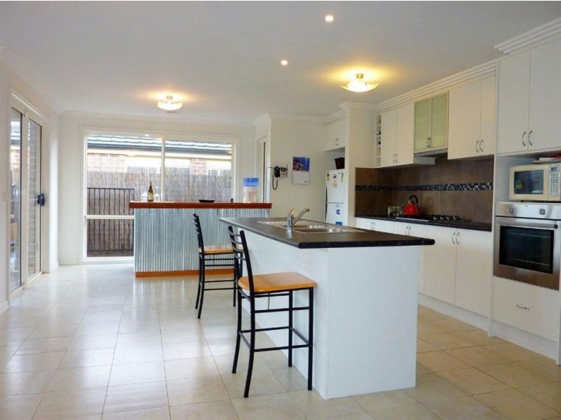 23 Rivendale Crescent, Drouin VIC 3818