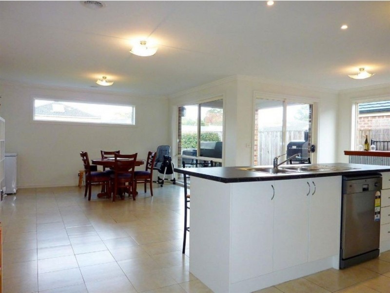 23 Rivendale Crescent, Drouin VIC 3818