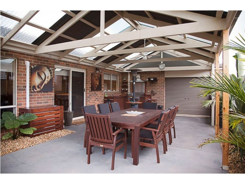 16 Rivendale Crescent, Drouin VIC 3818