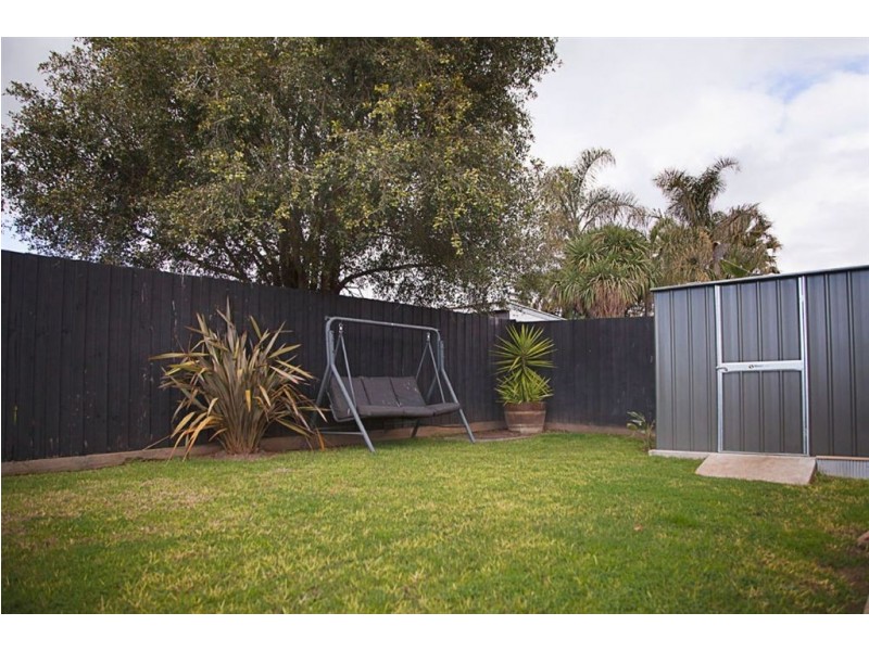 16 Rivendale Crescent, Drouin VIC 3818