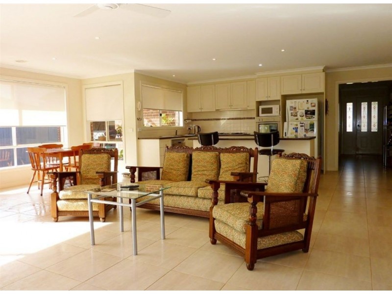 7 Rivendale Crescent, Drouin VIC 3818