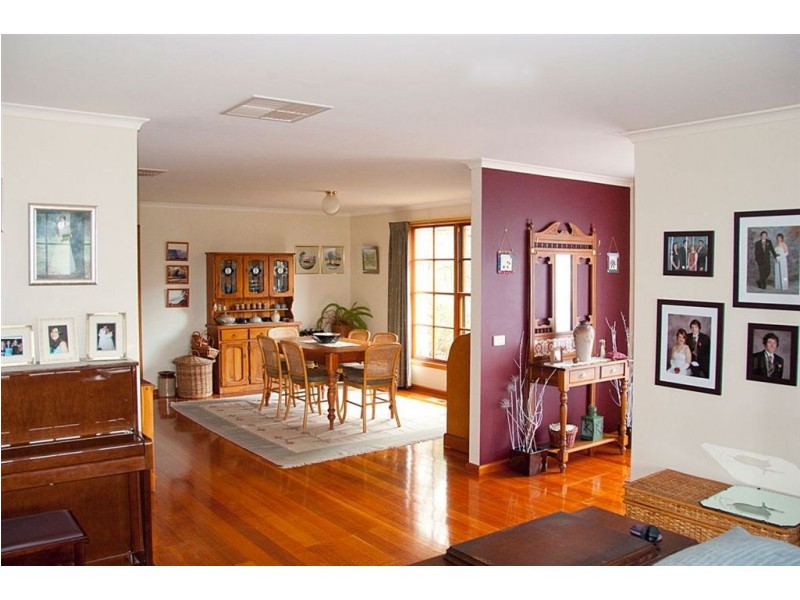 6 Jolley Road, Bunyip VIC 3815